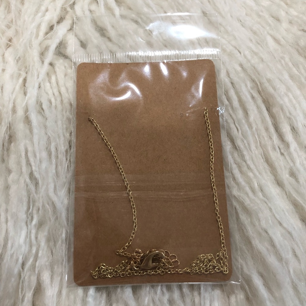 Letter A necklace - Picture 4 of 4